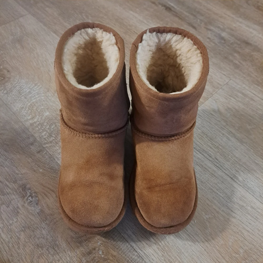 UGG Kids Chestnut Plush Shearling Boots Size 1